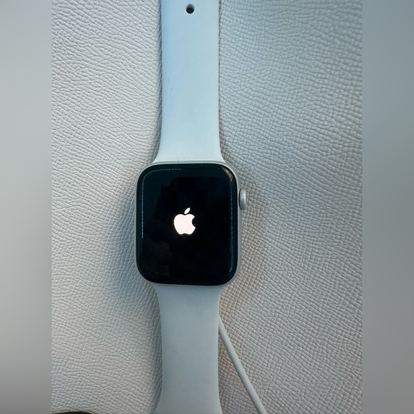 Apple Watch Se 44mm - Picture 3 of 6